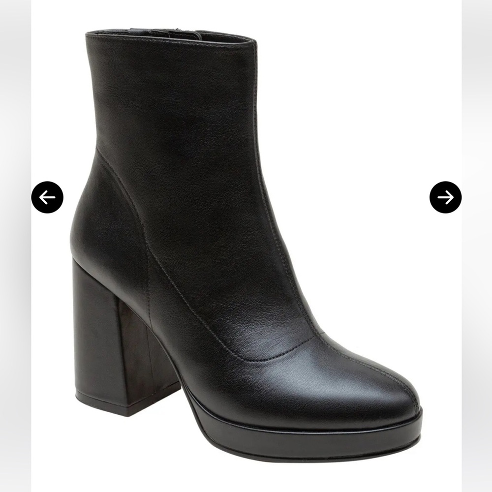 NEVER WORN-Black Heeled Platform Boots